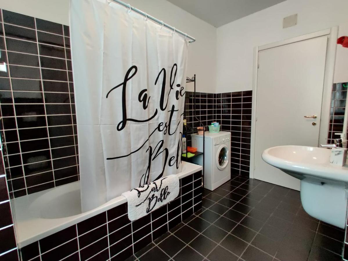 Wow Home - 175 Mq - Posteggio Privato - Davanti Porto Traghetti - Fino A 10 Posti Letto Genua Exterior foto